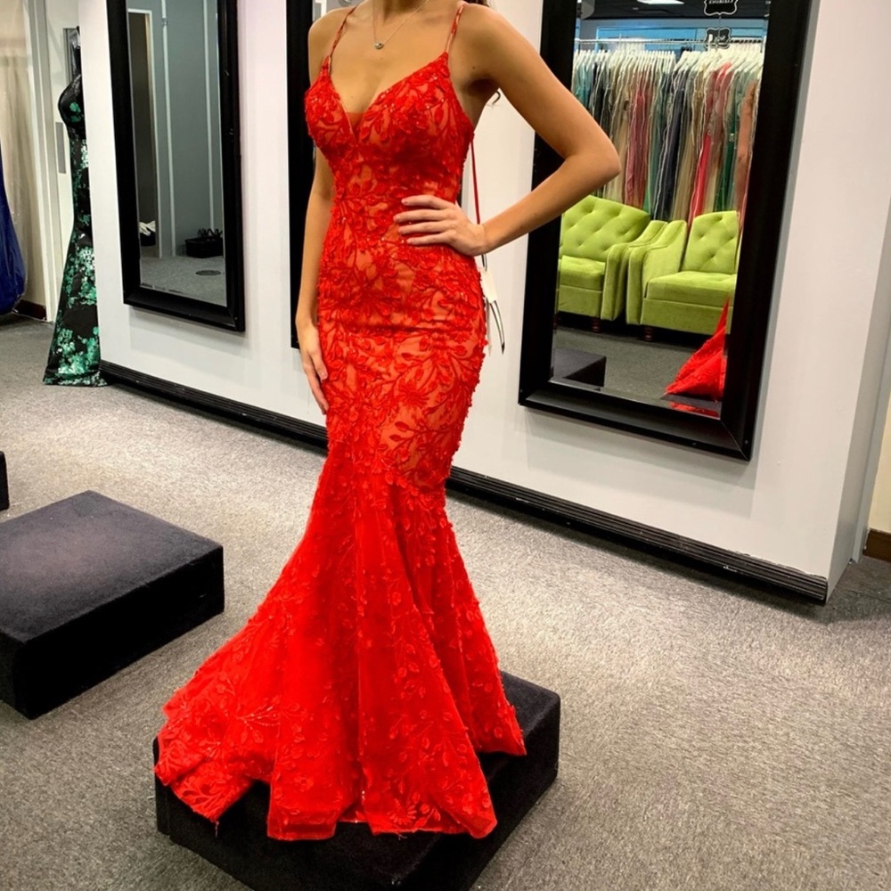 Red Lace Prom Dress 👗